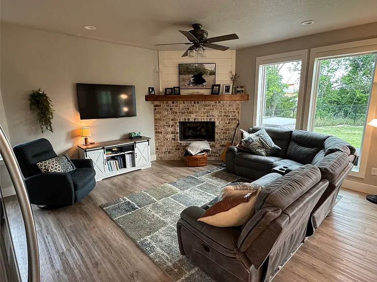 2478 N Trinity St #500 — Photo 3