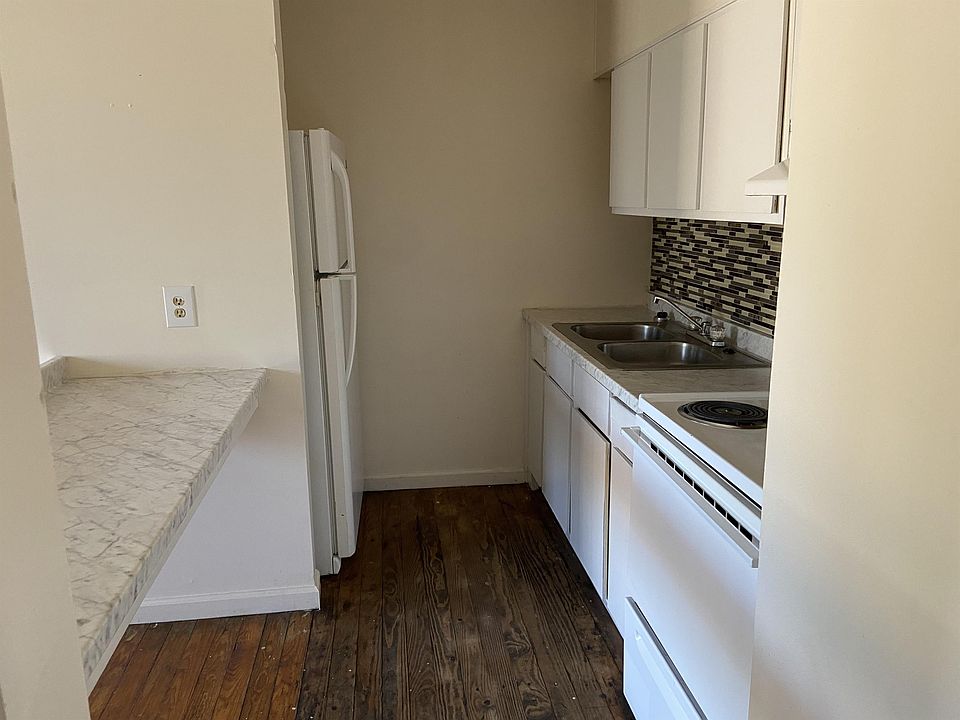 2nd image of 619 Vallotton St APT C2