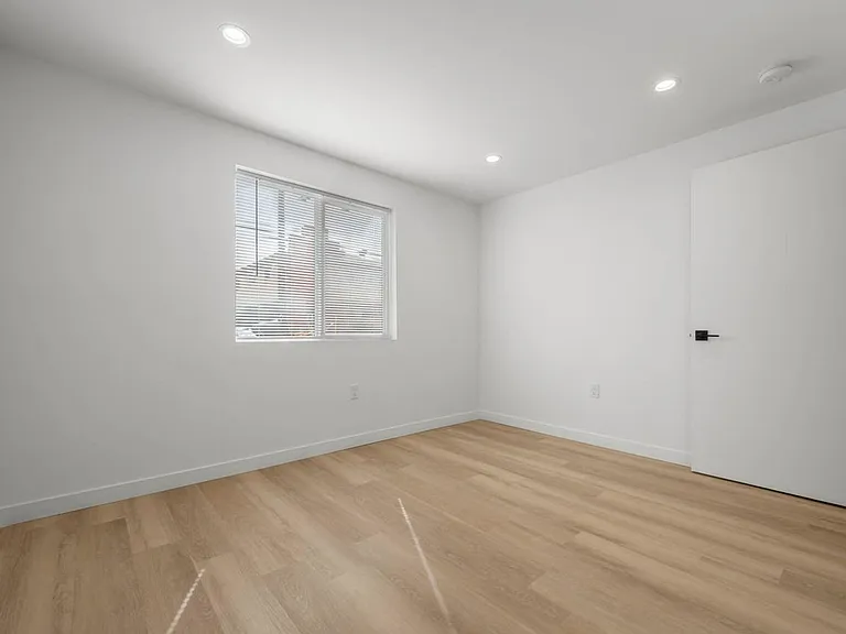 935 S Mariposa Ave — Photo 22