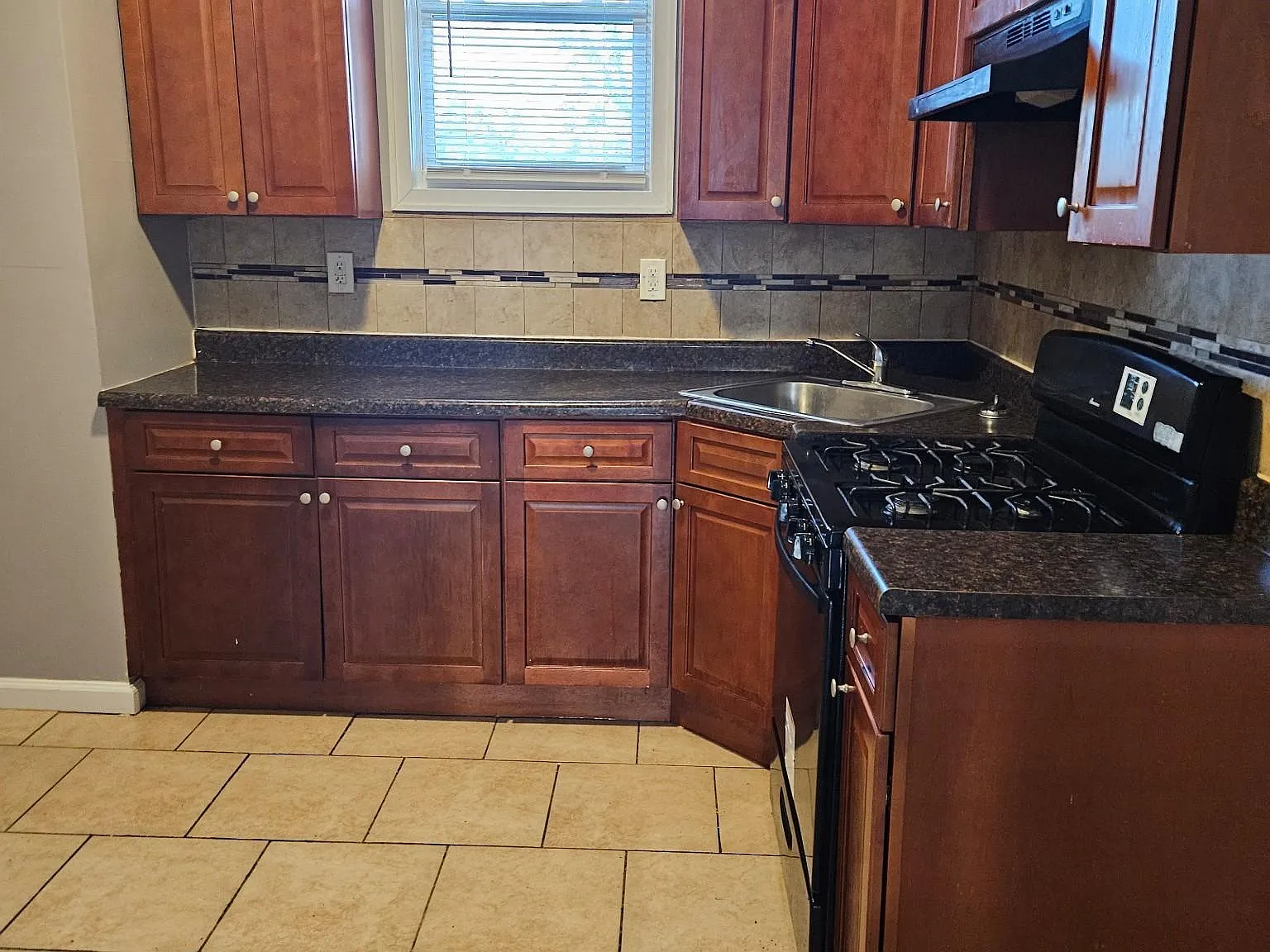 2 bed, $1,900 — Photo 1