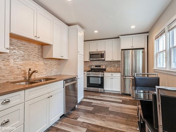 5th image of 9012 S Sproat Ave