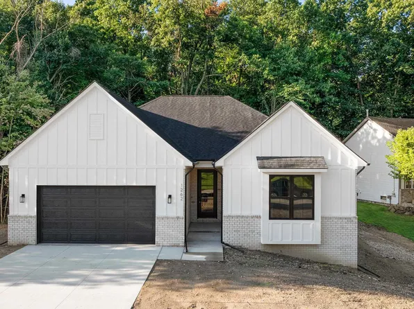 1262 Walloon Way Dr, Lake Orion, MI 48359
