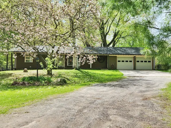 5034 W 48th St, Fremont, MI 49412