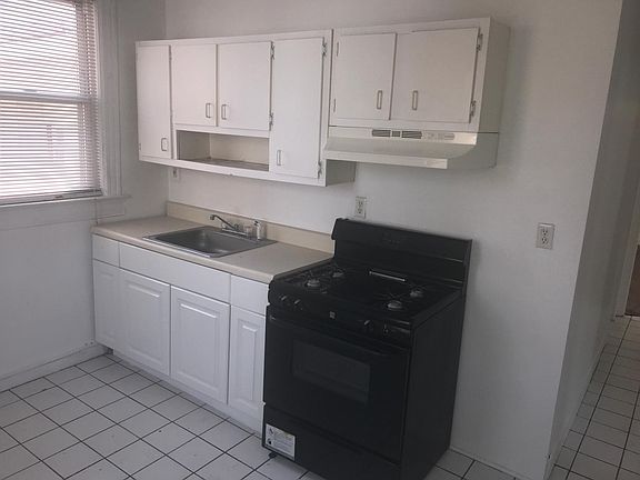 5th image of 14 Wayne Ave #2