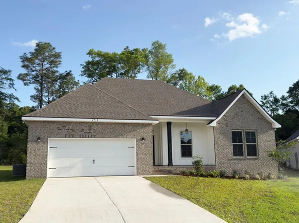 2718 Louis Cir, Crestview, FL 32536