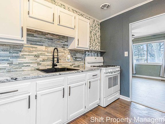 5th image of 1811 Fuller Ave NE