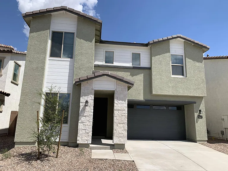 715 N Sparrow Dr — Photo 1