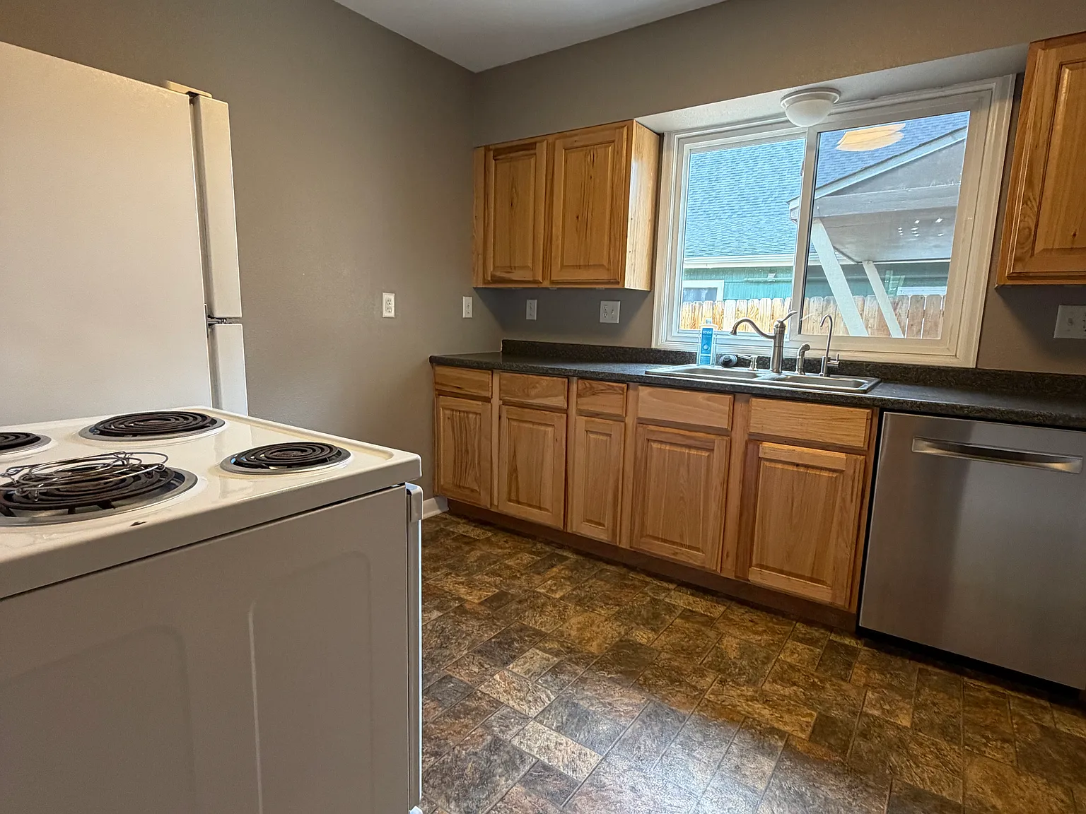 3 bed, 1291 sqft, $2,000 — Photo 4