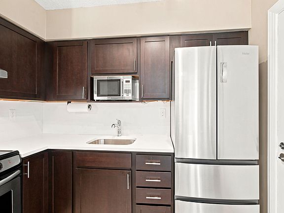 4th image of 167 N Collier Blvd APT T9