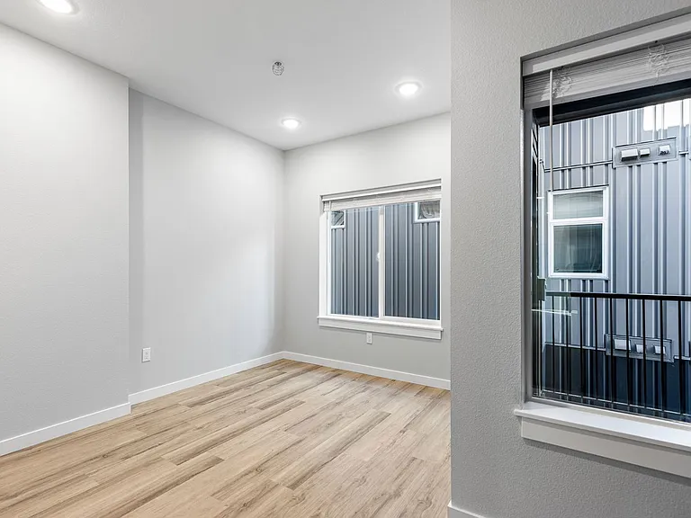 7150 N Greenwich Ave #9 — Photo 8