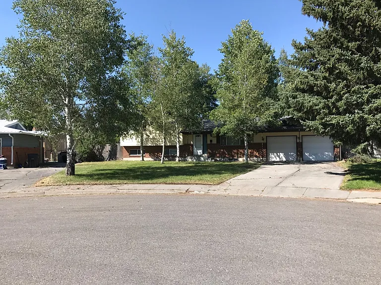 1905 Riviera Cir — Photo 1