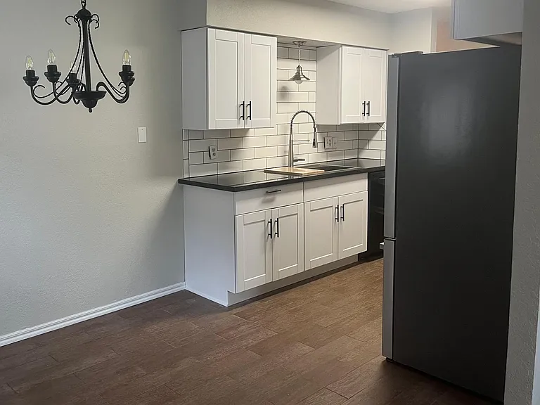 305 Belmont Dr — Photo 12