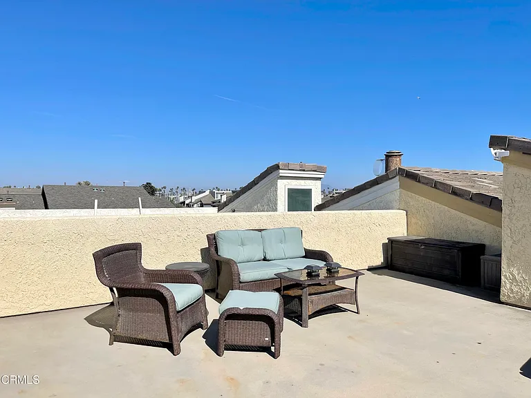 117 La Brea St — Photo 63