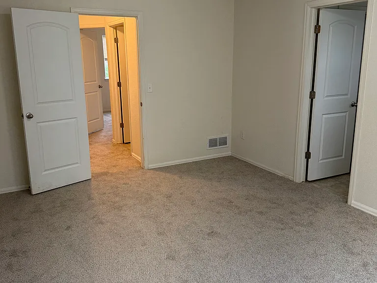 2315 Sunbury Ln — Photo 12