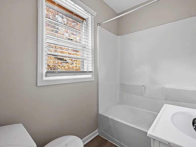 Full bathroom on second floor