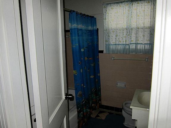 4th image of 13338 Louisville St