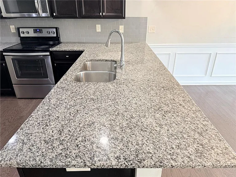 1033 Haley Woods Ln — Photo 11
