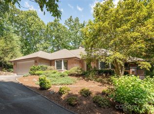 312 Kenmure Dr, Flat Rock, NC 28731