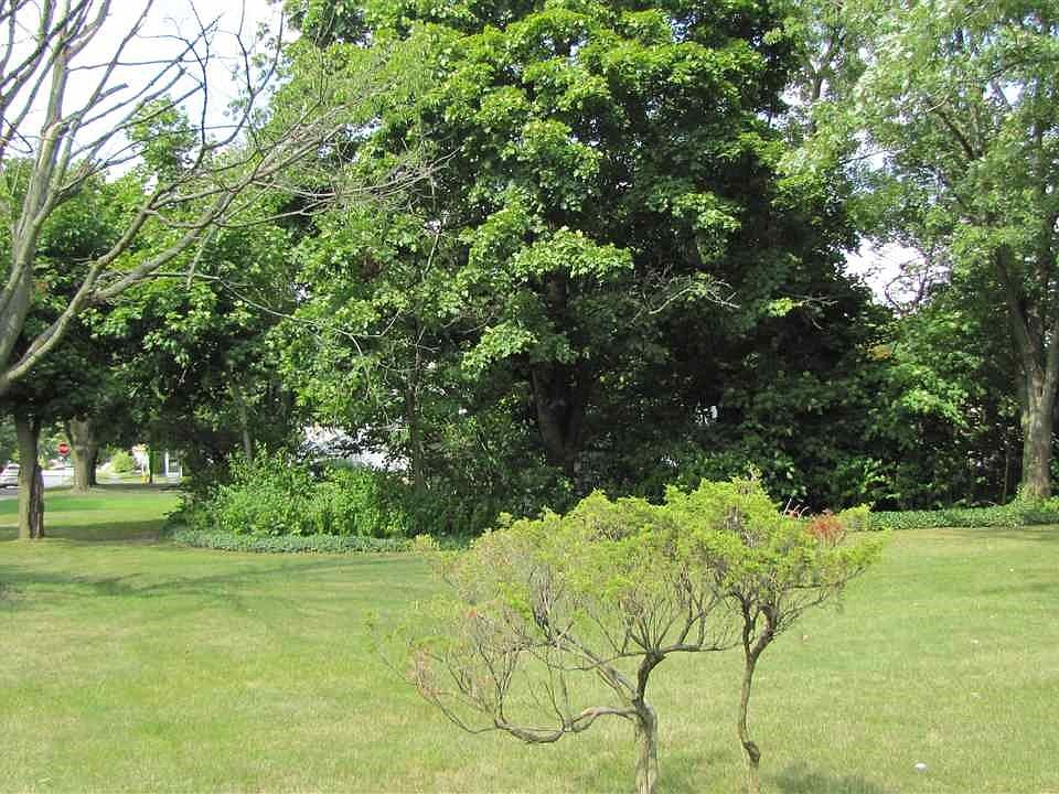 2nd image of 626 Fieldhouse Ave