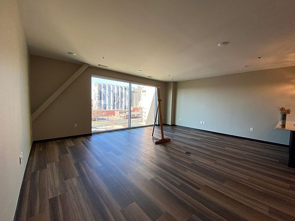 5th image of 201 N Riverfront Dr #503