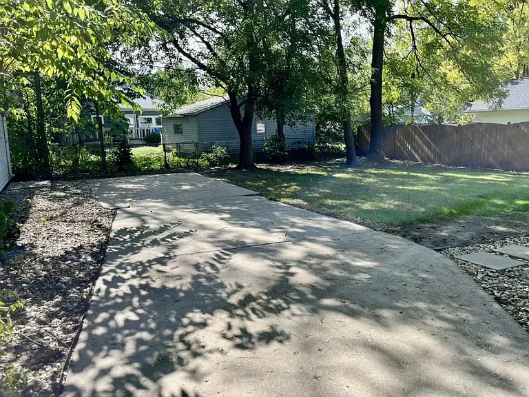 2610 Knight Ave — Photo 17