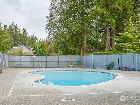 5th image of 365 Macbrae Drive