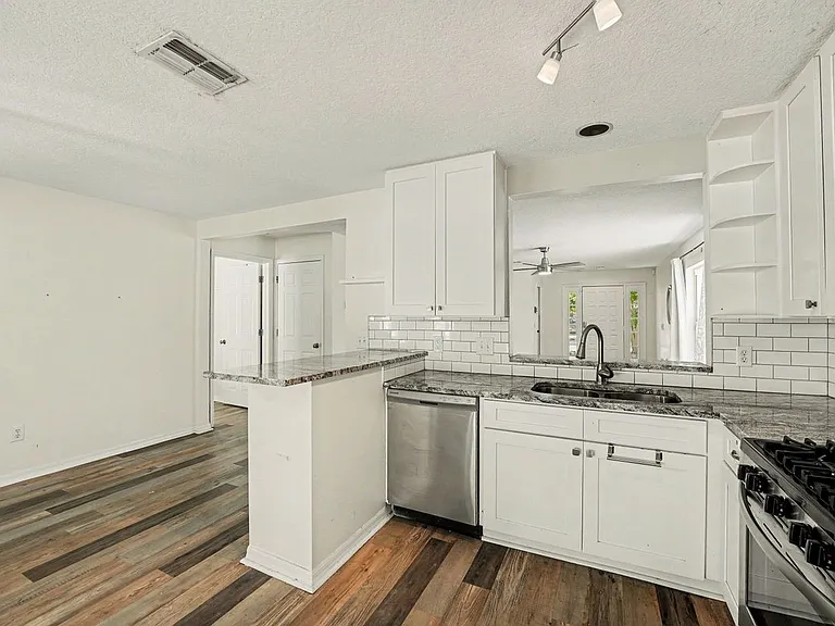 5865 Meadowpark Pl — Photo 2