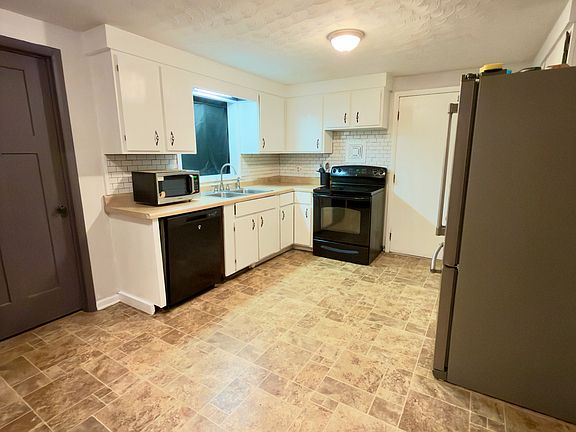 3rd image of 405 N Hill St