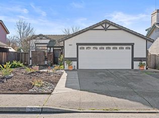 9447 Lazy Creek Dr, Windsor, CA 95492