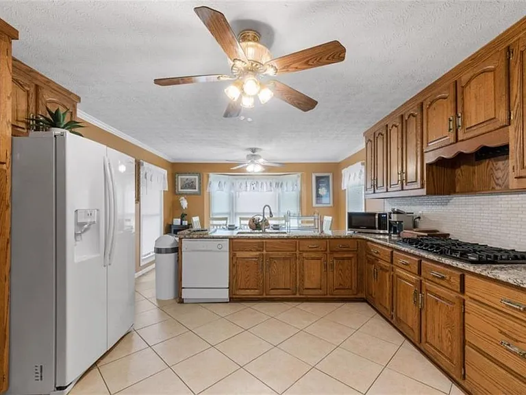1061 N Highway 92 — Photo 12