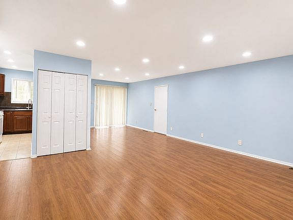 3rd image of 113 Fairview Ln