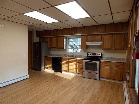 4th image of 72 Gilford Ave Floor 1