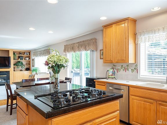4th image of 3801 42nd Ave NE