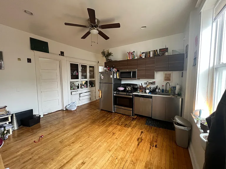 2658 W 23rd St #3R — Photo 8