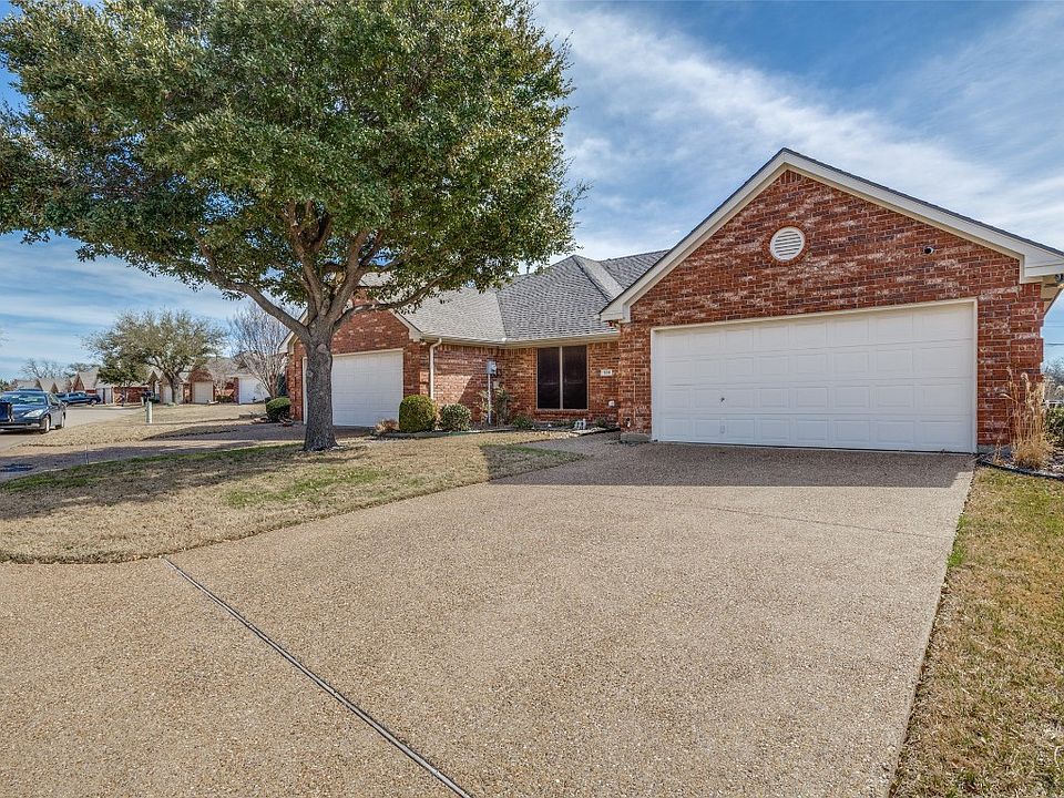 1st image of 924 Cresthill Dr #24B