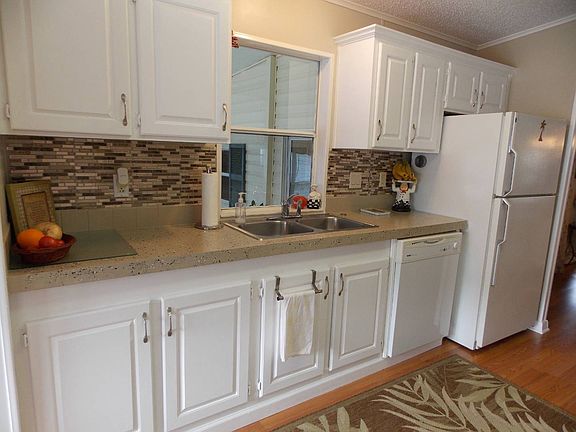 3rd image of 805 Petunia Way