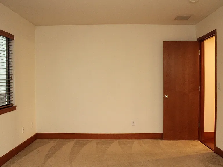 810 NW Naito Pkwy #F22 — Photo 12