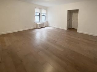 32-86 35th St #100, Astoria, NY 11106