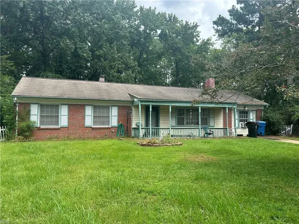 301 Bethune Dr, Virginia Beach, VA 23452