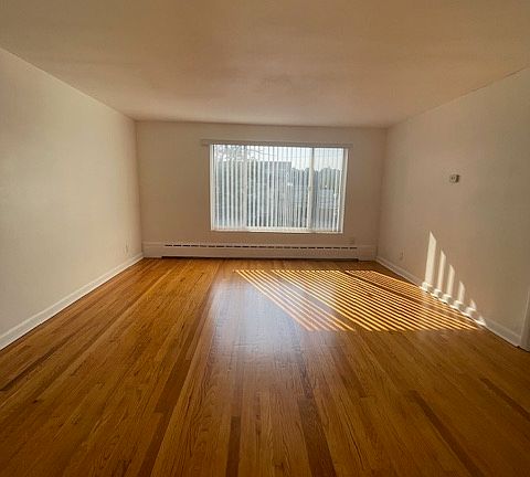 3rd image of 3906 S Hudson St #3906