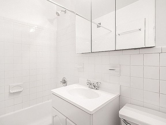 3rd image of 350 W 51st St APT 8D