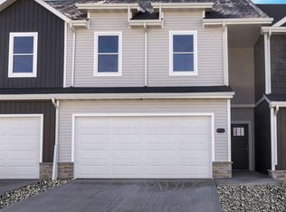 9112 Robinson Dr, West Des Moines, IA 50266