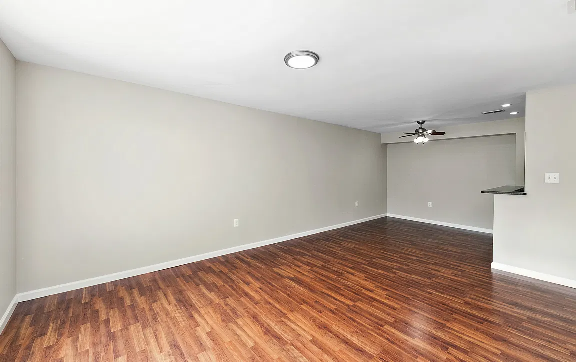 2 bed, 1075 sqft, $2,200 — Photo 2