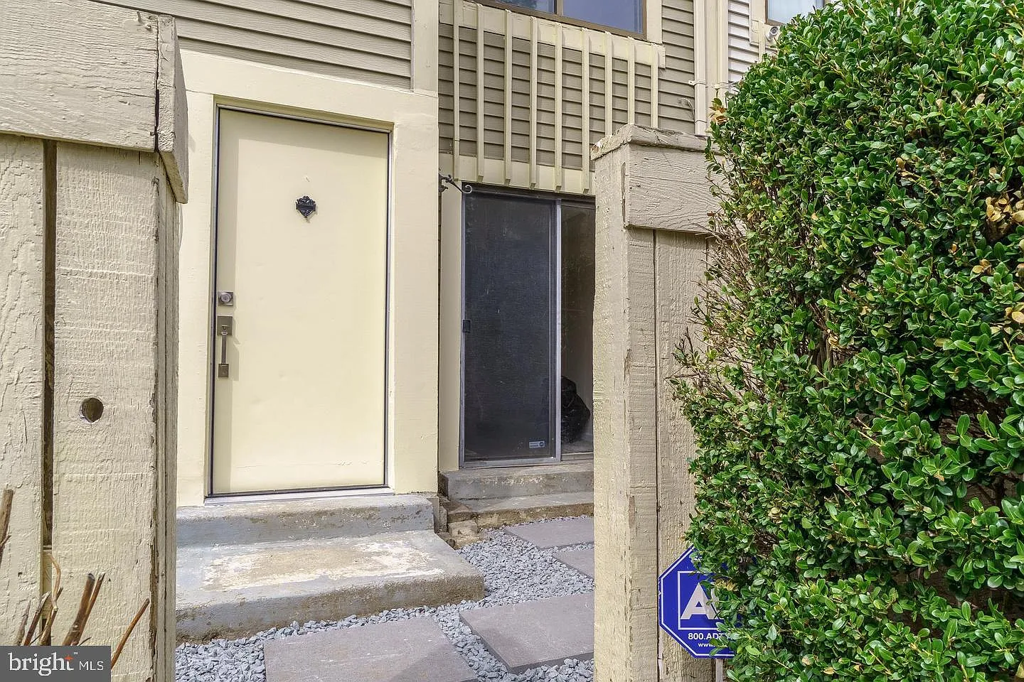 4 bed, 2.5 bath, 2256 sqft, $2,900 — Photo 2