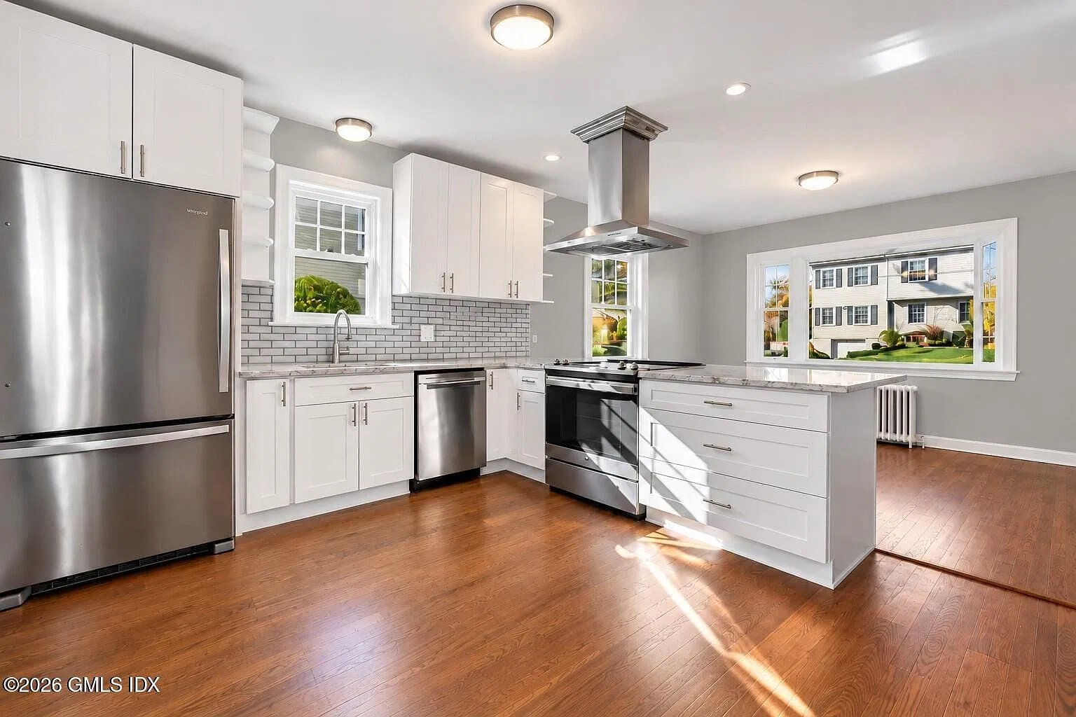 3 bed, 2.0 bath, 1496 sqft, $6,350 — Photo 3