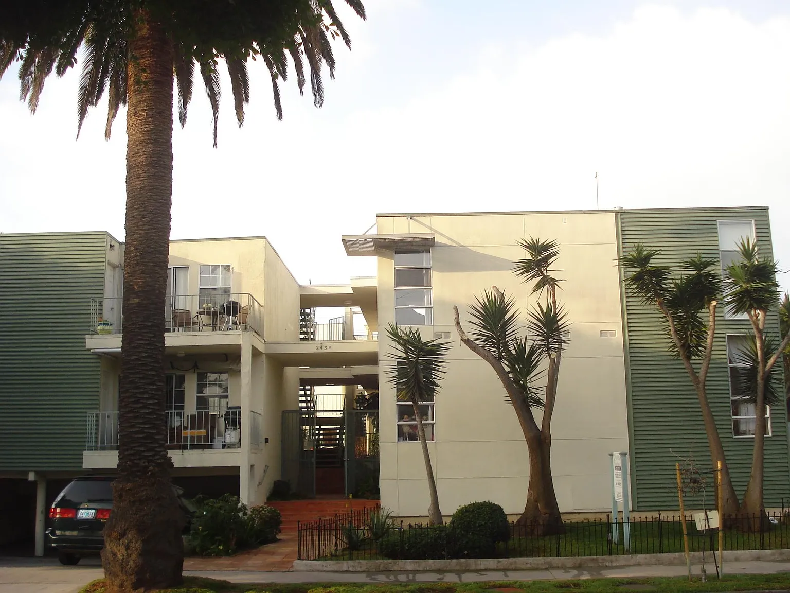 2 bed, 1.5 bath, 720 sqft, $3,695 — Photo 1