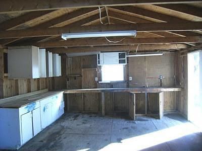 5th image of 857 Robinson St