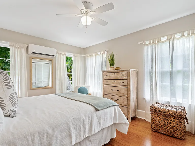 1010 Virginia Dr — Photo 5