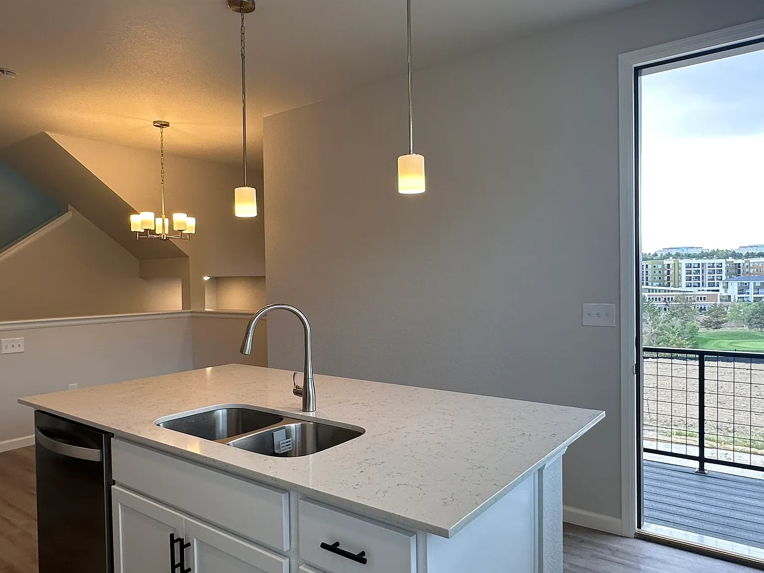 4 bed, 3.5 bath, 1910 sqft, $3,100 — Photo 2