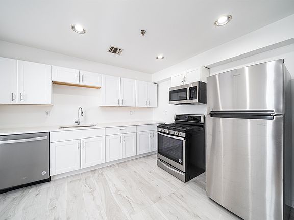 3rd image of 8909 Riverside Pl #1